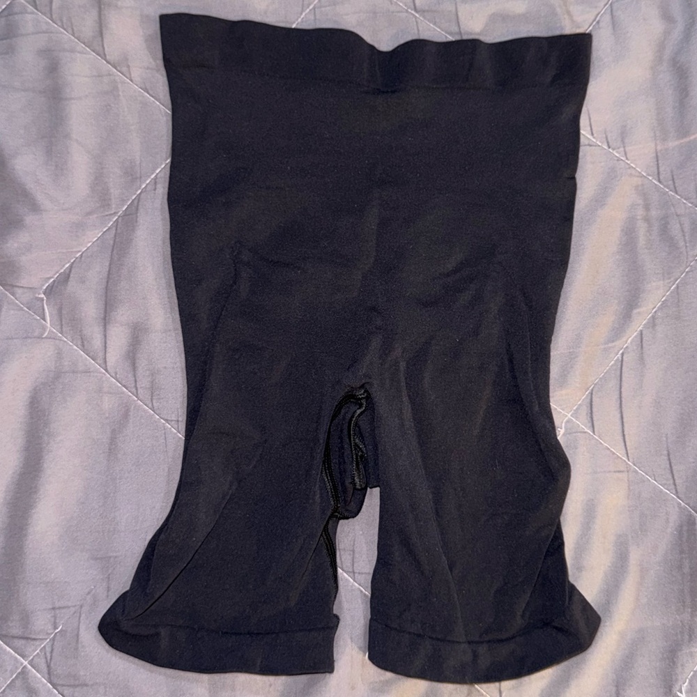 SKIMS SCULPTING SHORTS ONYX